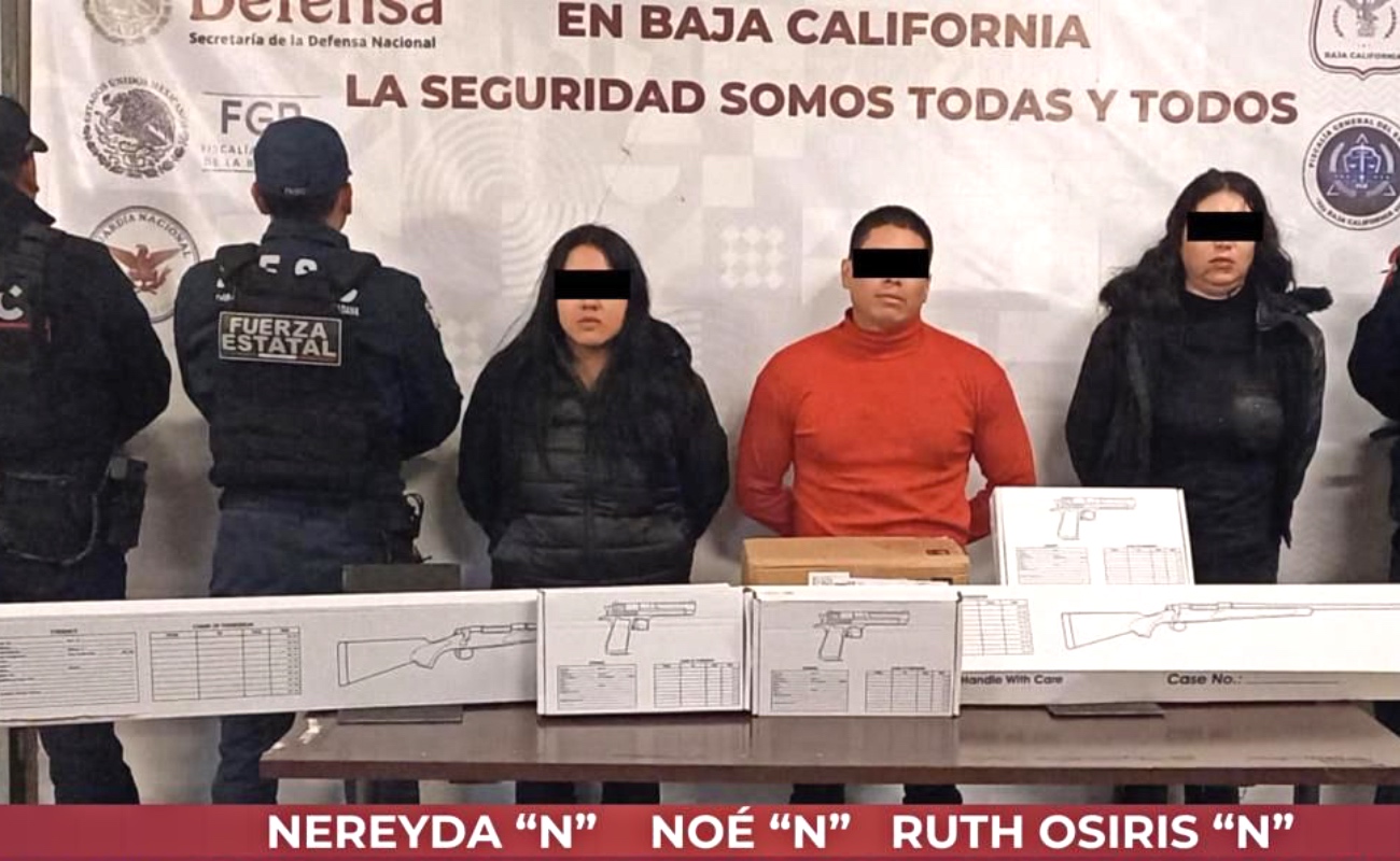 Tras persecución capturan a dos mujeres y un hombre en posesión de mini arsenal