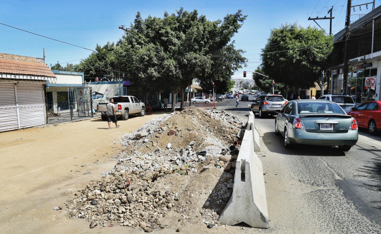 Sufren comerciantes de la Sexta ante cierre de vialidades