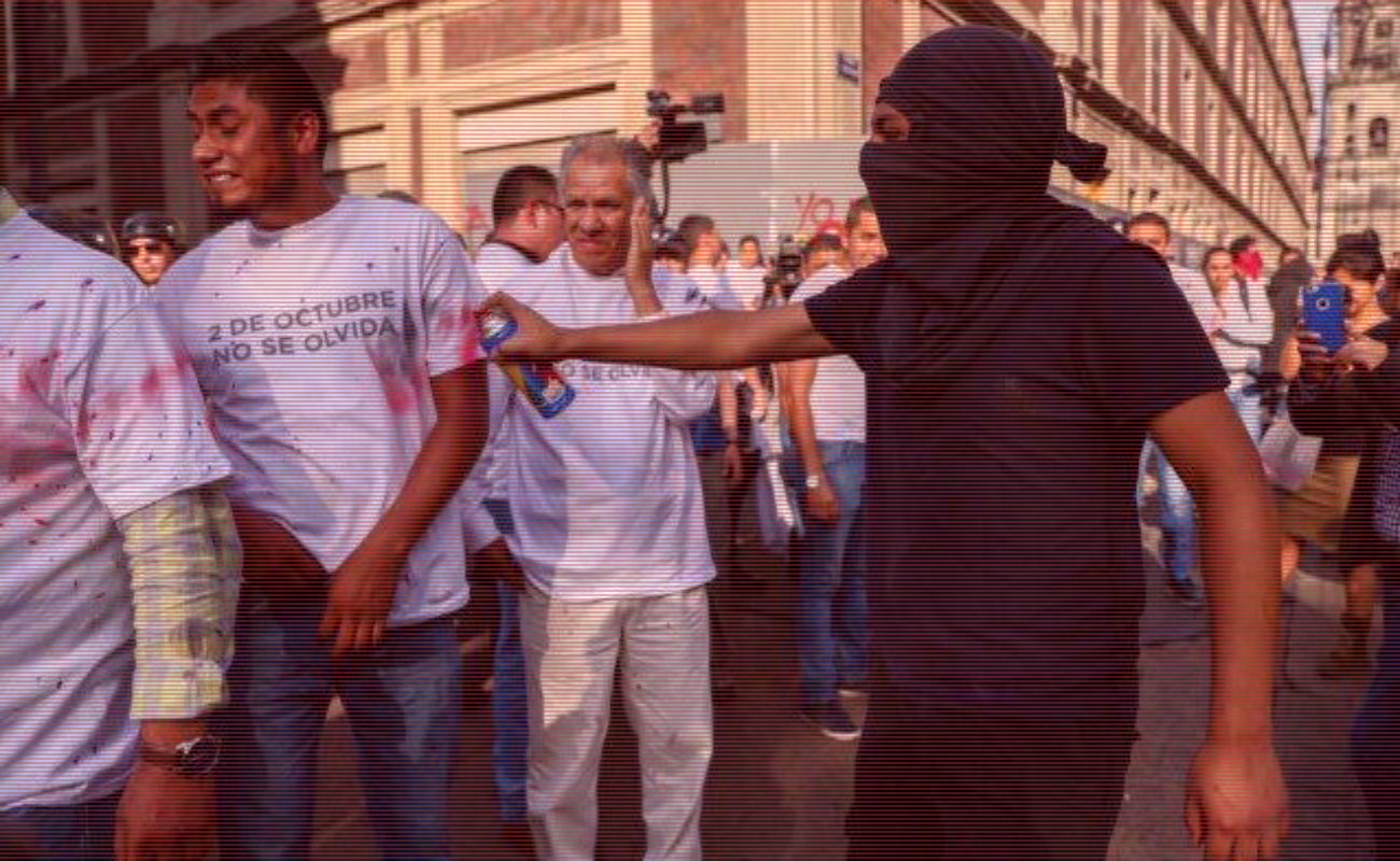Grupos anarcos se infiltraron en la marcha y causaron actos vandálicos.