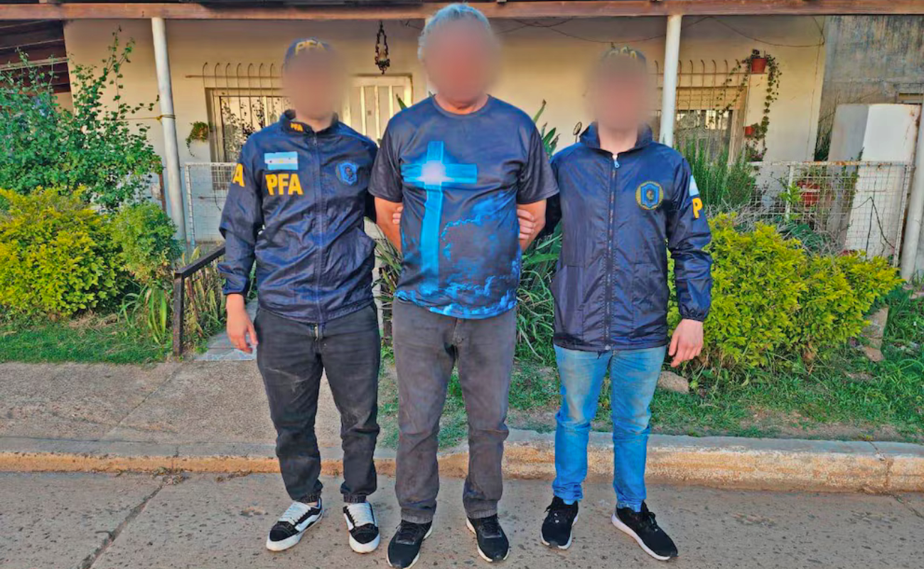 Detienen a sujeto que abusó de su hija durante 27 años en Argentina; tuvo dos hijos con ella