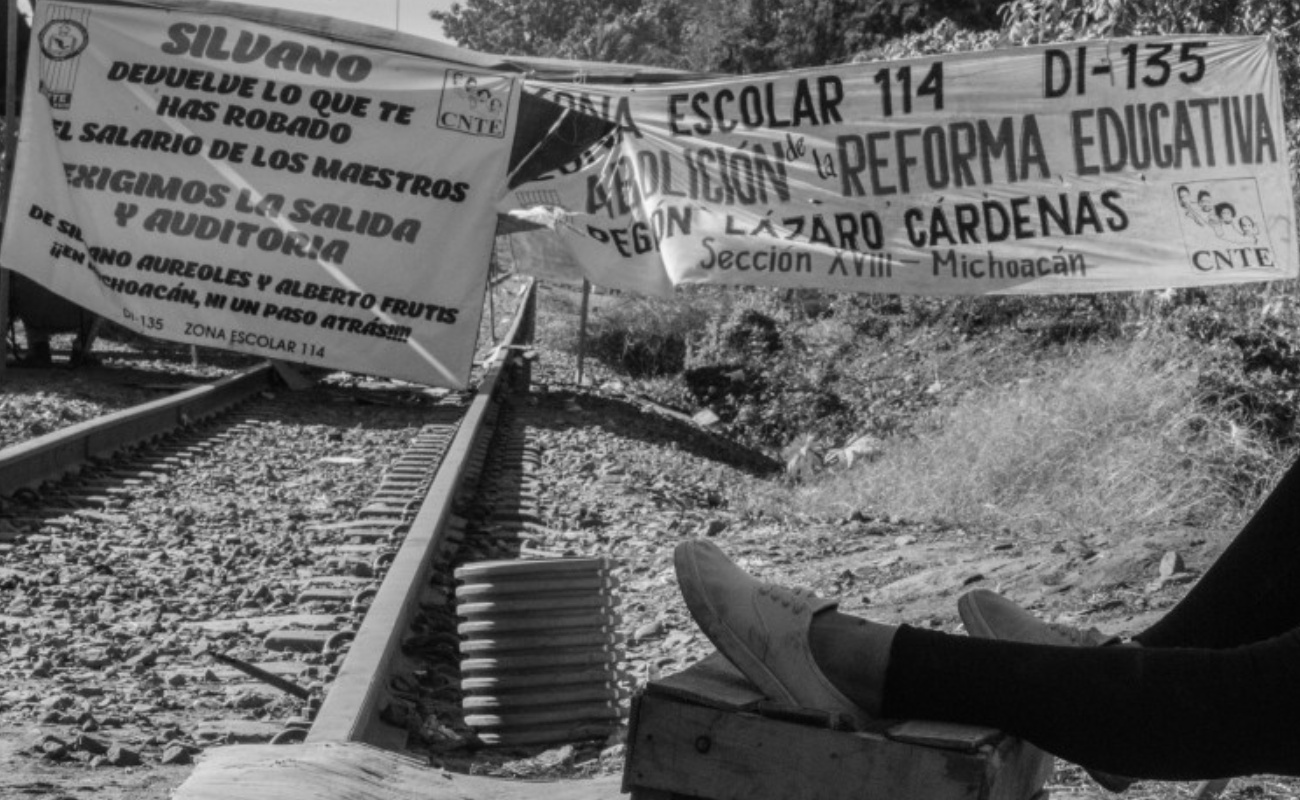 Los bloqueos de vías ferroviarias en Michoacán comenzaron a ser levantados la mañana de este jueves.