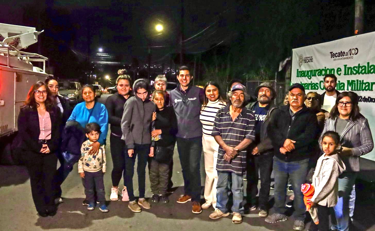 El alcalde Román Cota encabezó el arranque del programa de luminarias.