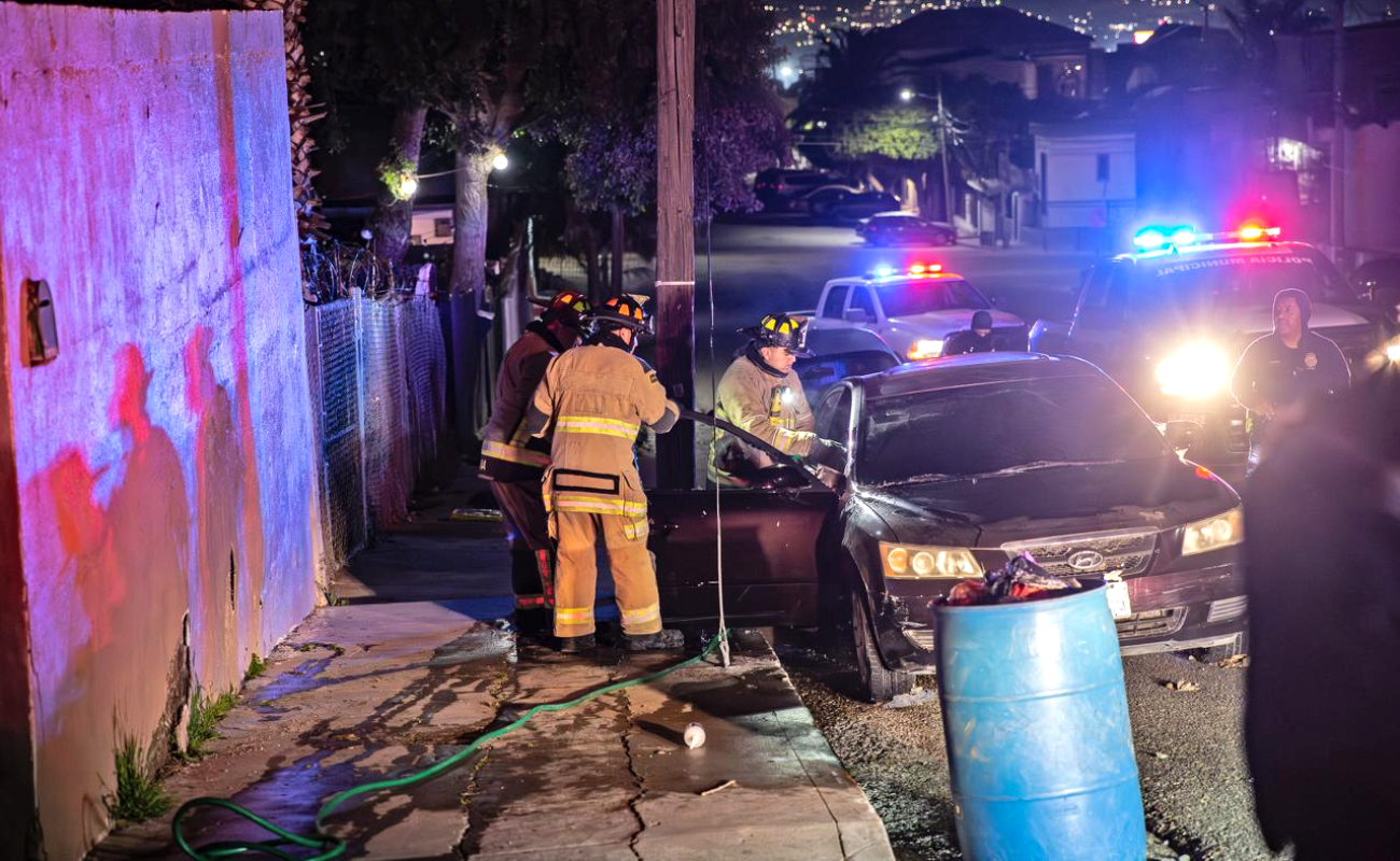 Incendian vehículo en la Altamira; hay dos detenidos