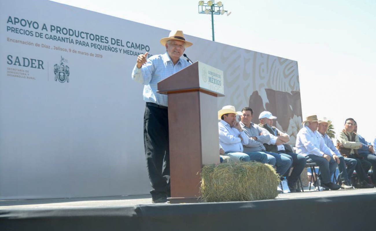 El mandatario presentó el programa de apoyo a productores de leche en el País.