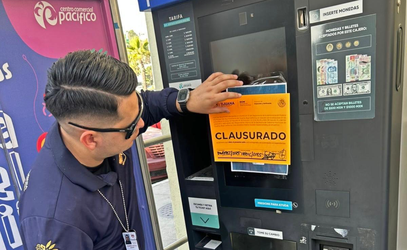 Continúan clausuras de estacionamientos de plazas comerciales