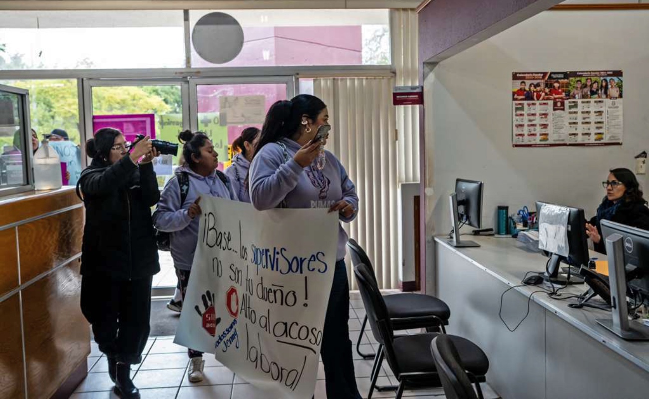 Exigen soluciones a problemas que afectan a estudiantes, incluyendo la falta de docentes y condiciones dignas para la educación. Fotos: Christian Noyola