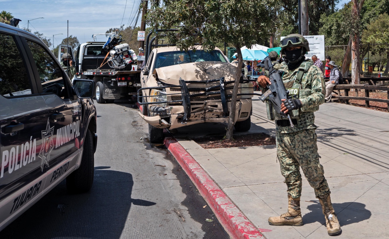 Chocan motociclista de Tránsito y unidad del Ejército Mexicano
