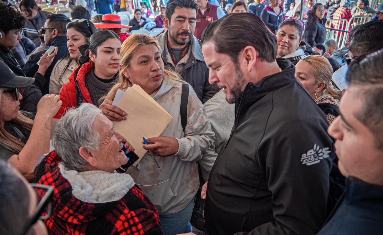También se comprometió a continuar con la instalación de senderos seguros y agradeció el apoyo de la diputada Julia Andrea González Quiroz.