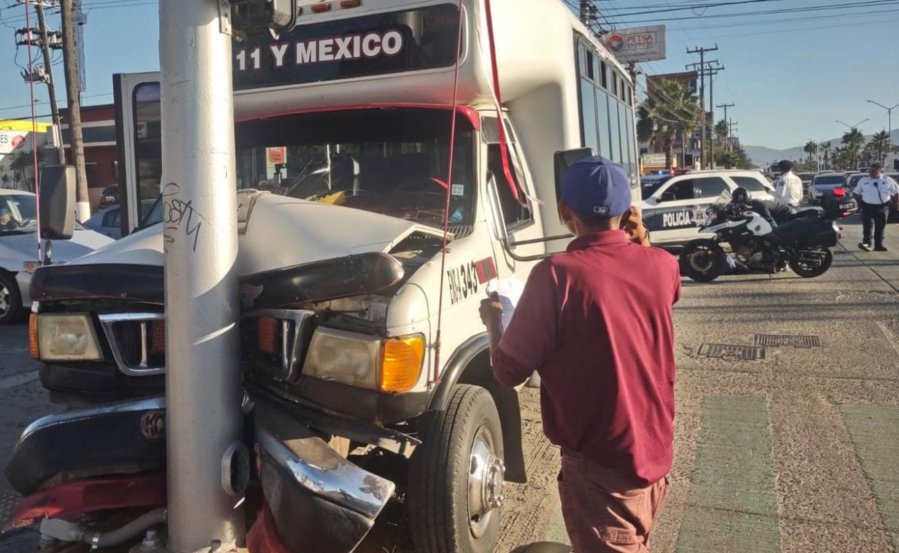 Se encuentra delicada de salud, en terapia intensiva.