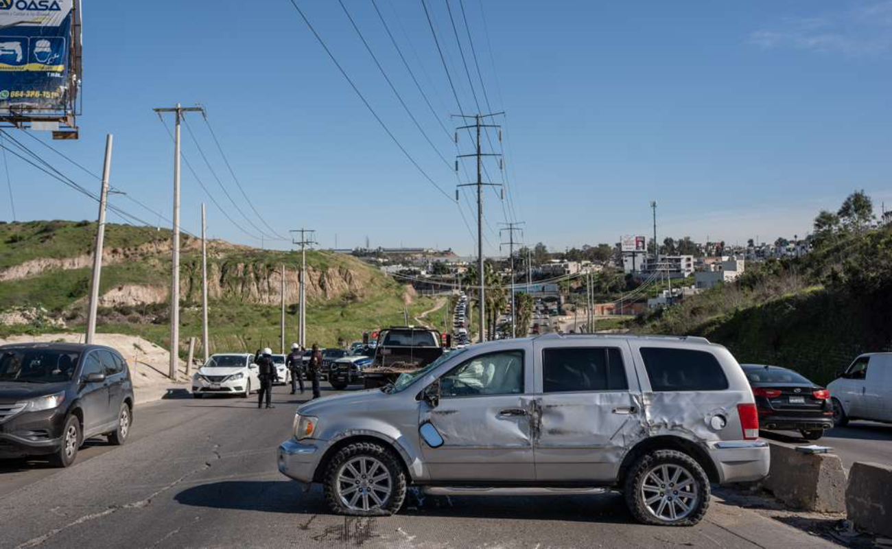 El conductor perdió el control de la unidad a la altura de una gasera, lo que ocasionó que el vehículo terminara volcado.