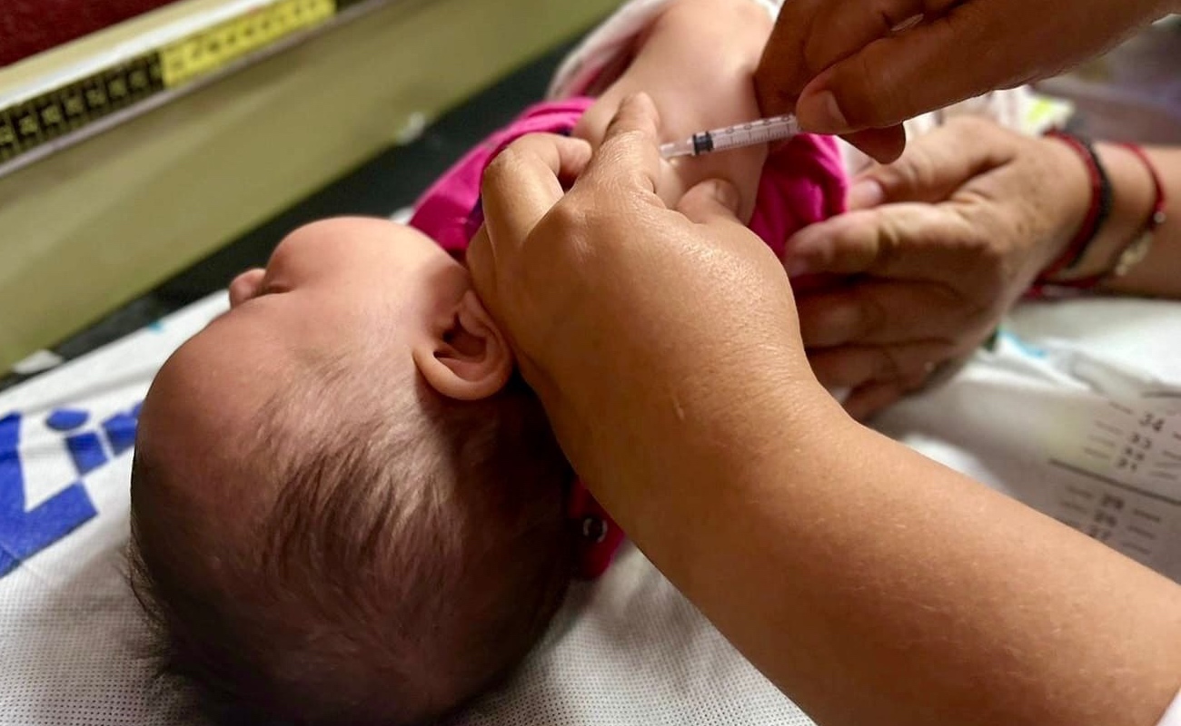 La Secretaría de Salud de Baja California insta a los padres a vacunar a sus hijos menores de 2 años contra la poliomielitis.