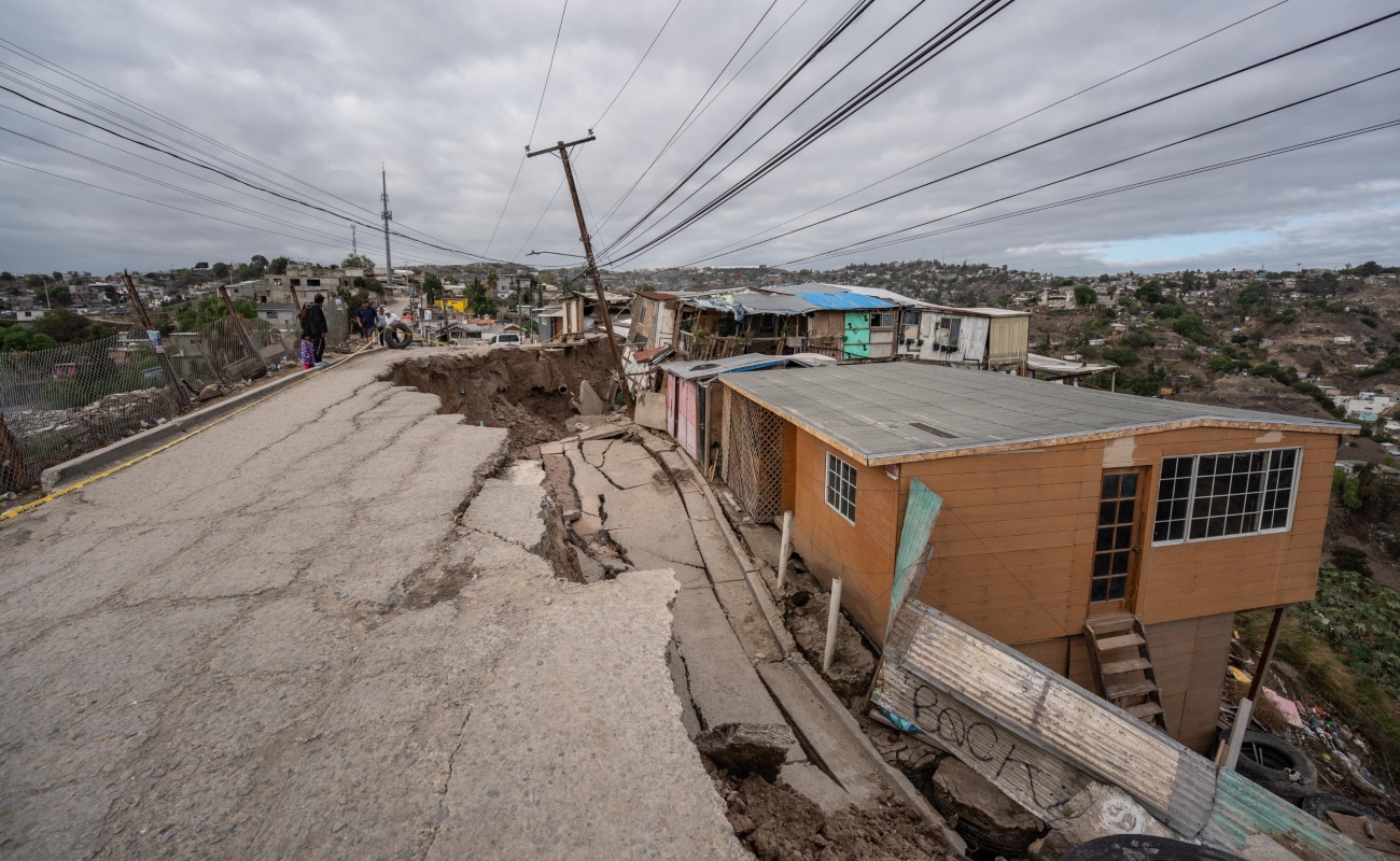 Hasta 40 viviendas afectadas por deslizamiento en la 3 de octubre; aumentarán casas engomadas en amarillo