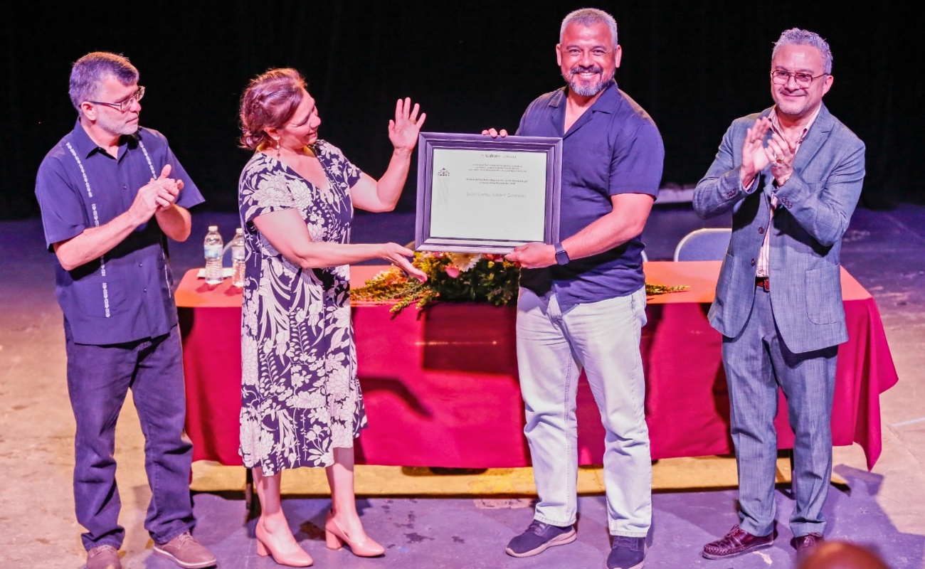 Entregan el Premio Bellas Artes Baja California de dramaturgia Luisa Josefina Hernández 2026 a Juan Carlos Valdez González
