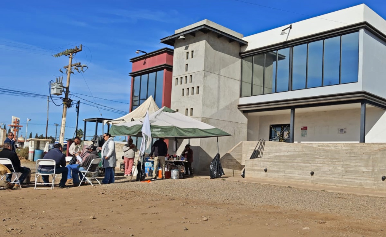 Toman oficinas municipales en SQ, a días de gira presidencial