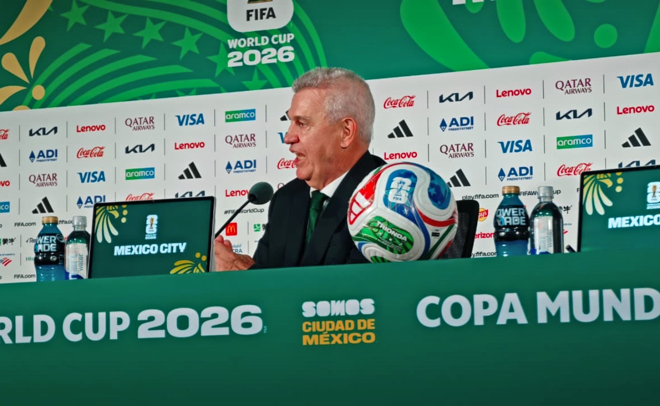Javier Aguirre durante la conferencia de prensa. (Foto:Manuel R. MEDINA)