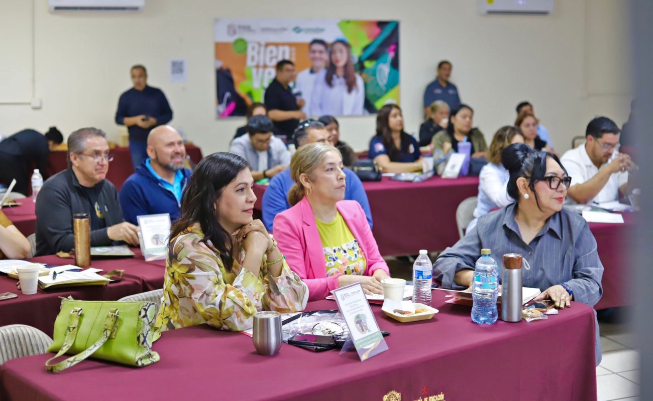 Se abordaron temas como la flexibilidad cognitiva, métodos de enseñanza y evaluación, y la educación inclusiva en México.