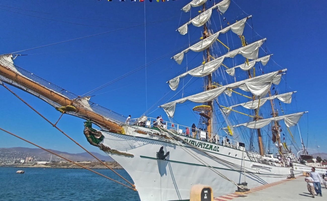 Abarrotan el Buque Escuela Velero Cuauhtémoc en Ensenada