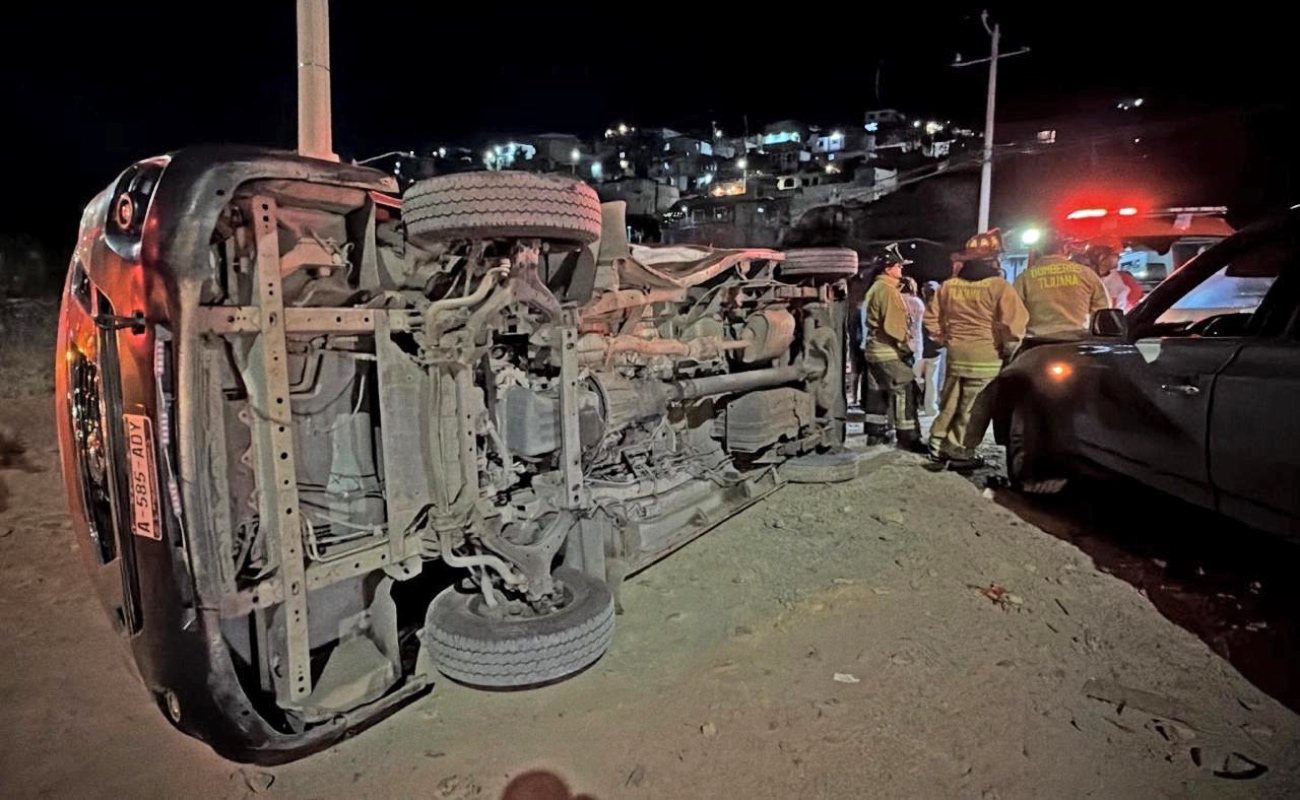 Choque con volcadura en bulevar Limón Padilla