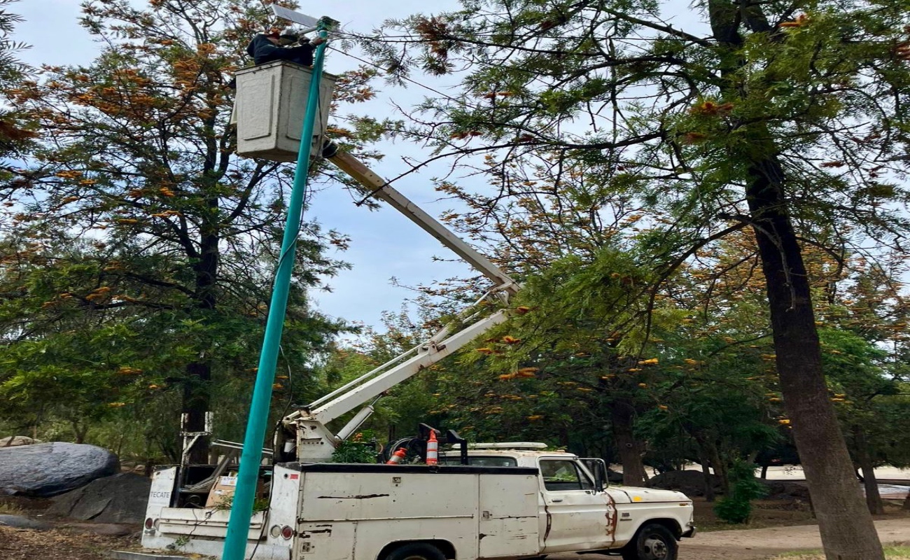 Refuerza servicios eléctricos en colonias y vialidades claves.