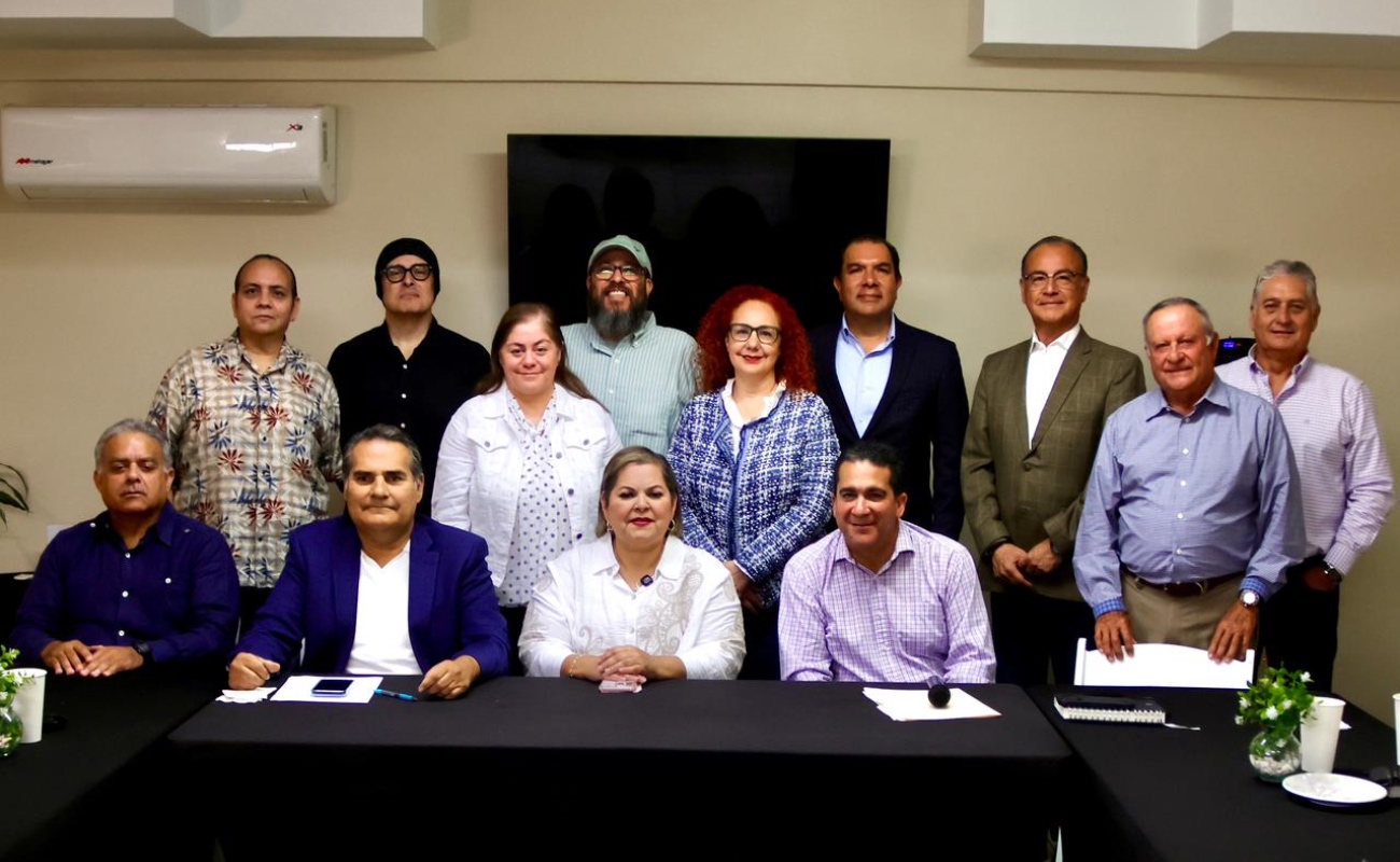 Sostuvo un encuentro con líderes del cine y turismo, quienes coinciden en trabajar en favor de la economía del estado.