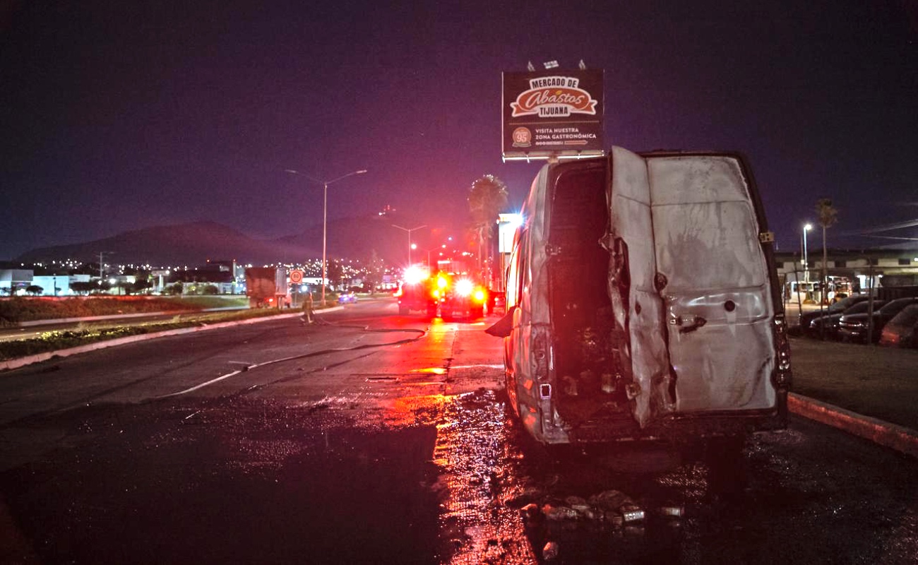 Camión cargado de sueros se incendia en la Vía Rápida Oriente