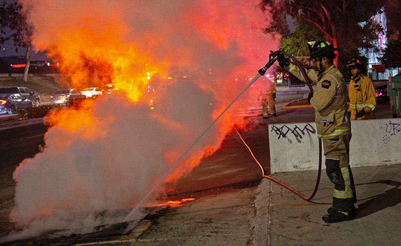 Vándalos provocan incendio en registro de la CFE