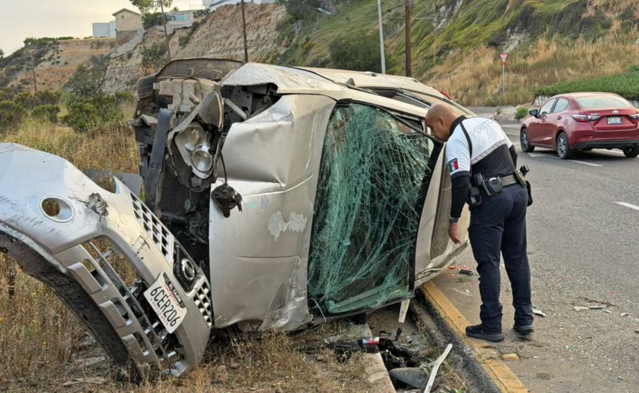 El vehículo fue abandonado, se desconoce si hubo lesionados.