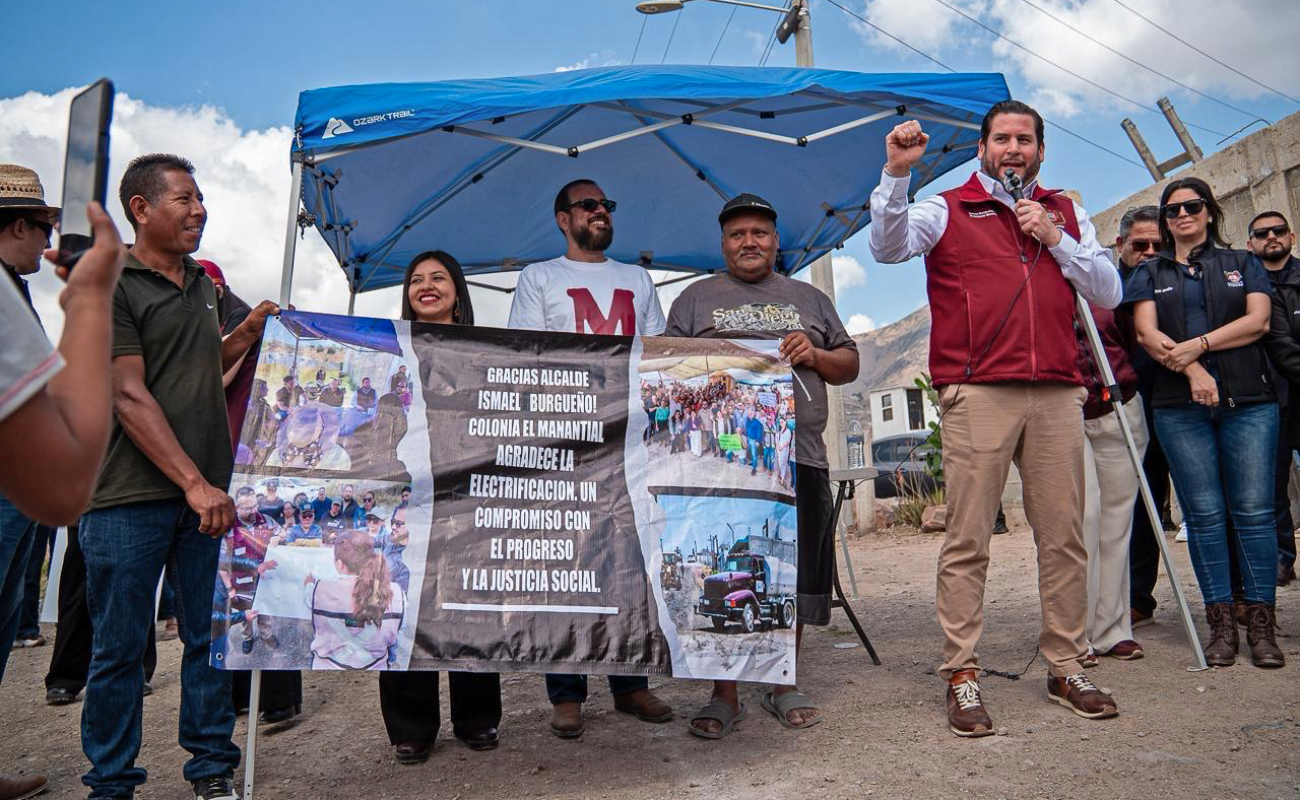 Inaugura Ismael Burgueño obra de electrificación en la colonia El Manantial