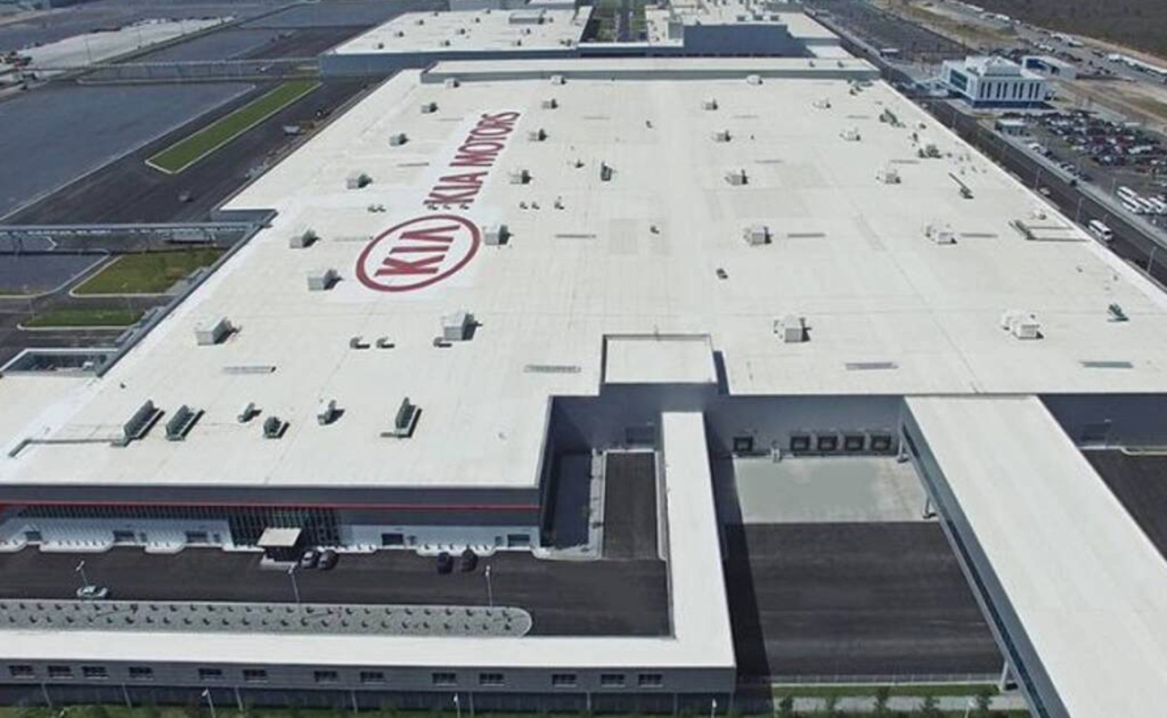 La planta de Kia en Pesquería, Nuevo León, comenzará la producción del SUV eléctrico EV3 a partir de agosto, como parte de una inversión de 649 millones de dólares que fortalecerá la industria de la electromovilidad en México.