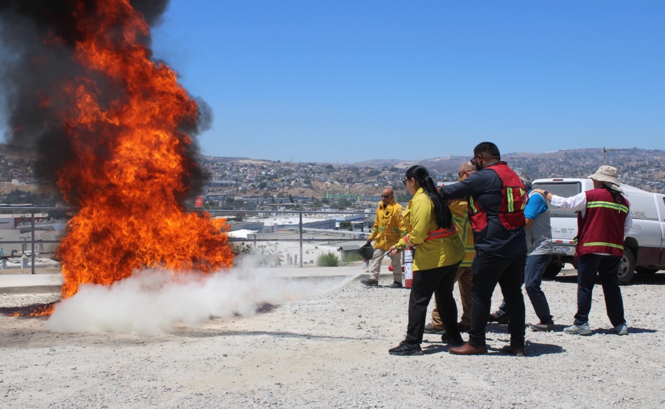 Capacitan a personal de salud sobre prevención de incendios