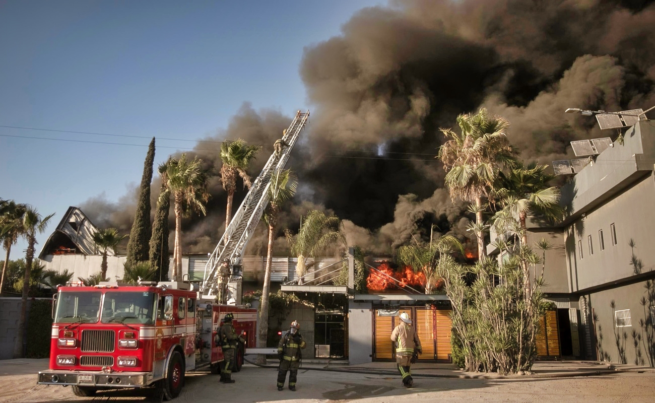 Incendio consume recicladora y salón de eventos en el Ejido Matamoros