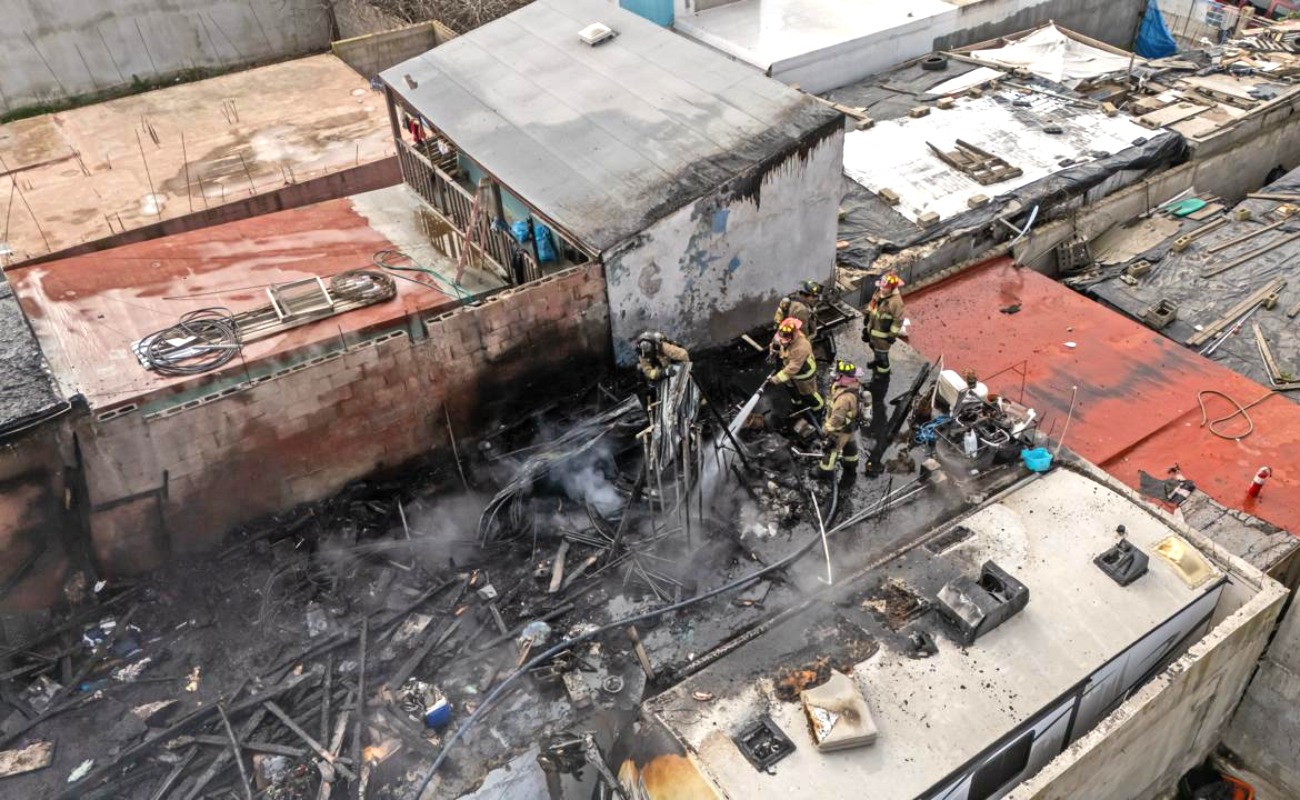 Un incendio se registró la mañana de este jueves en una casa habitación en la colonia Vista Encantada, sin que se reportaran personas lesionadas.