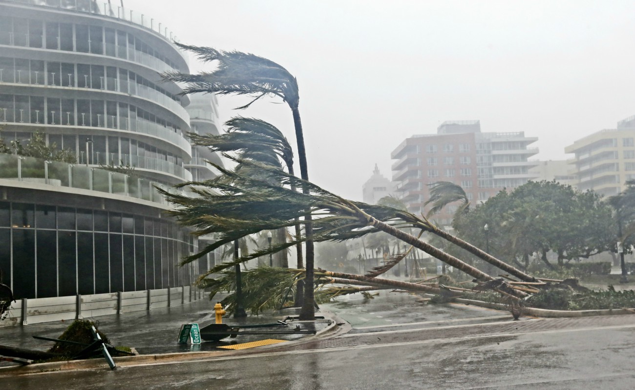 El huracán "Irma" impactó con fuerza esta mañana Florida, con ratas de hasta 250 kilómetros por hora