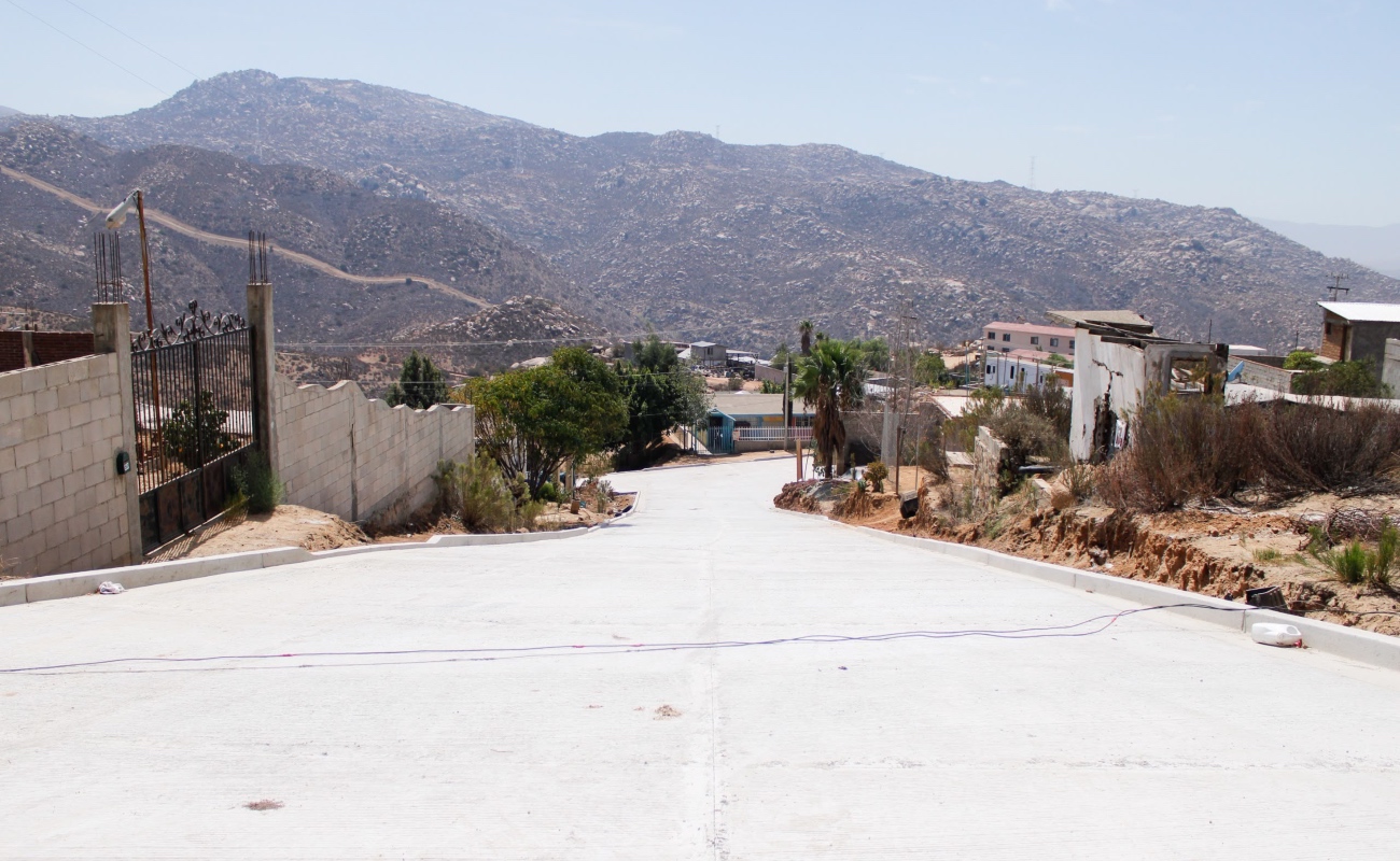 Transforman vialidades de Tecate con concreto hidráulico