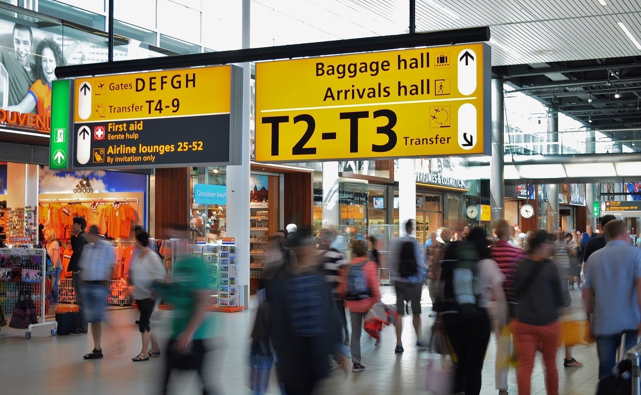 Caos en aeropuertos del mundo por fallas de sistema informático
