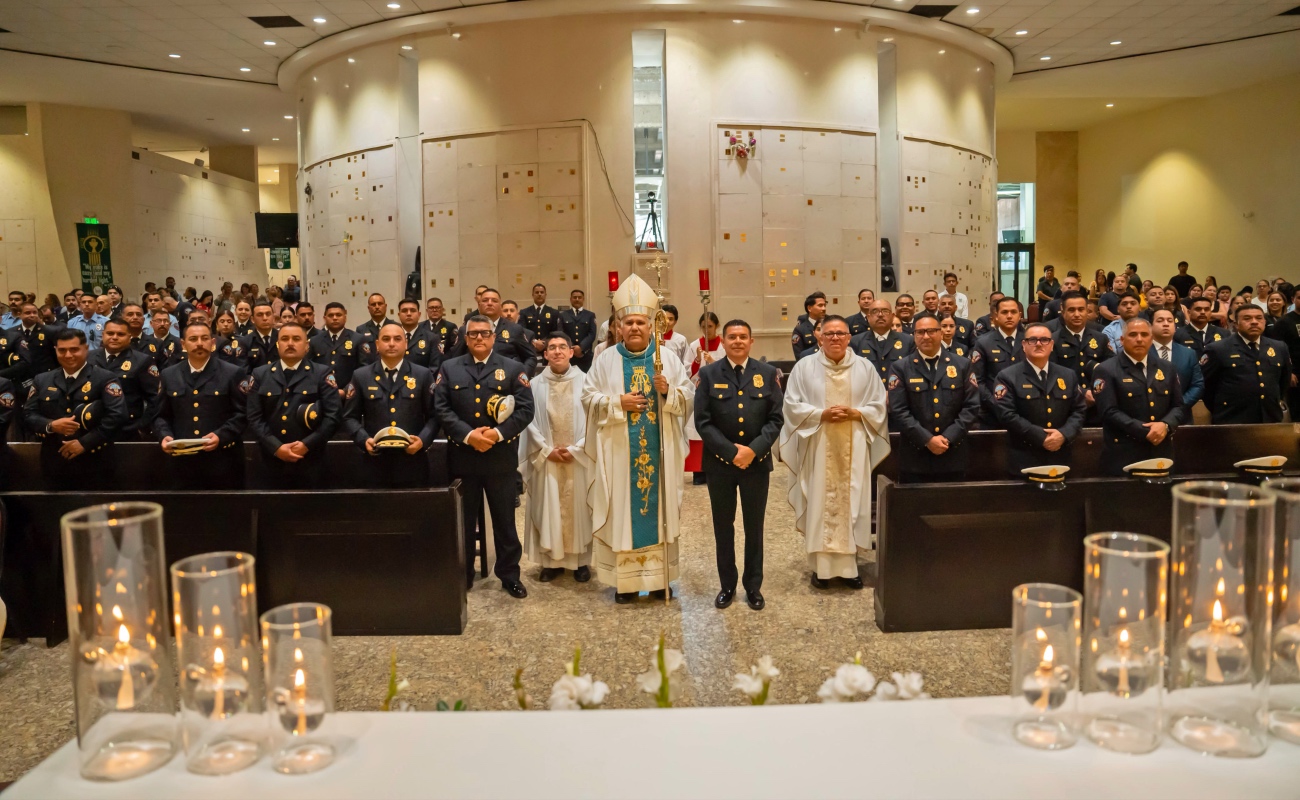 Rinde Arquidiócesis de Tijuana homenaje a bomberos de Tijuana por su vocación de servicio en su 104 aniversario
