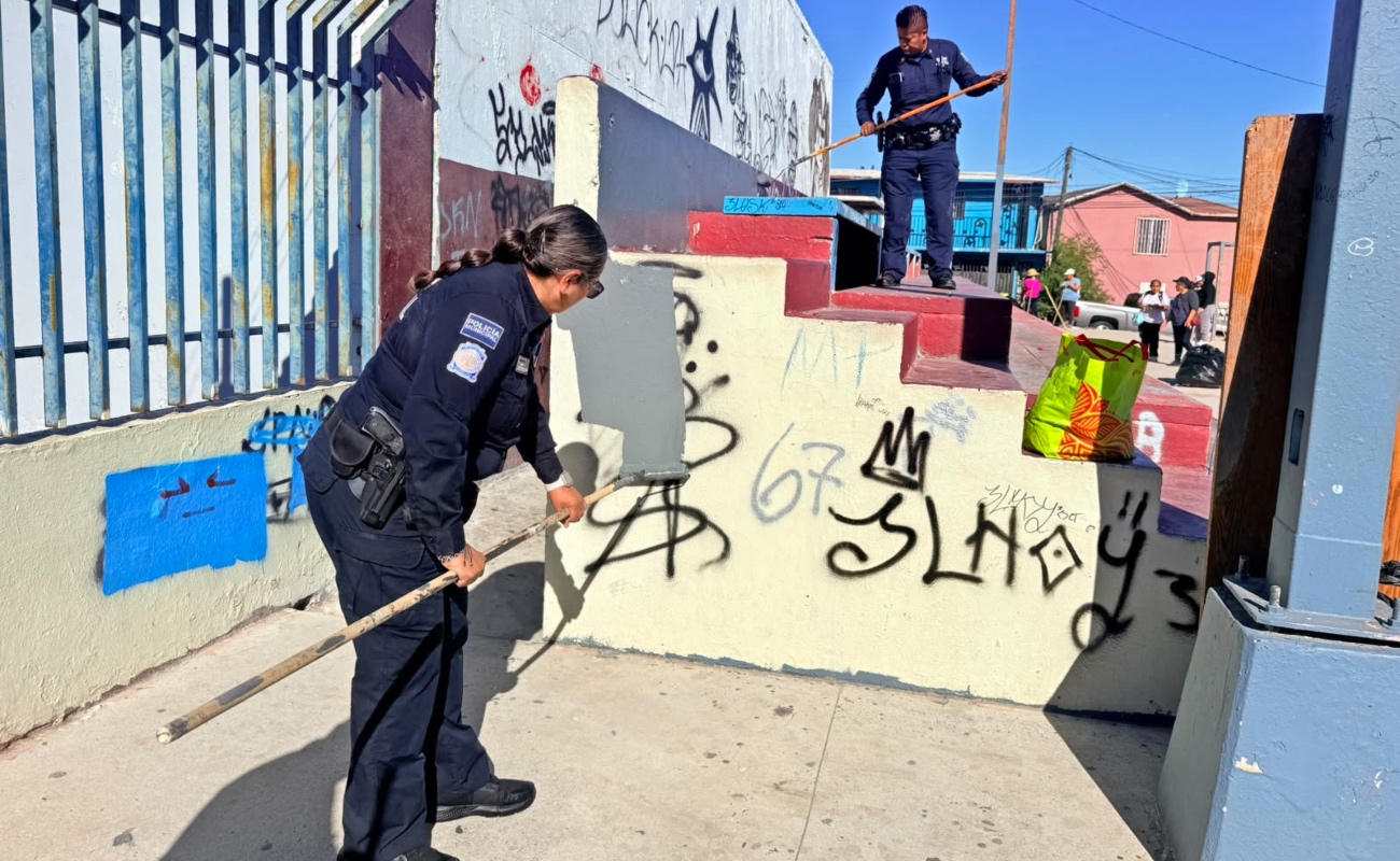 Recuperan canchas deportivas y recolecta 300 kilos de basura en la colonia Tres de Octubre