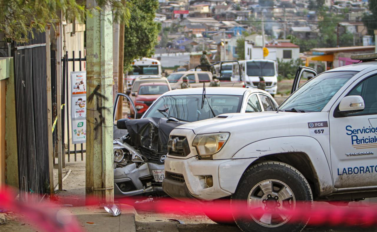 Cinco indicios balísticos se hallaron en el interior del vehículo.