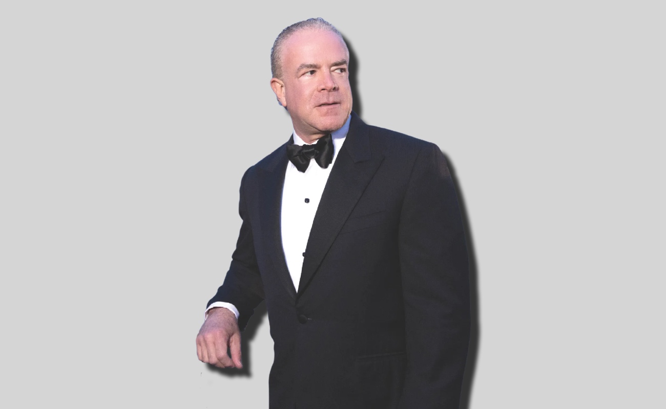 Ordena UIF bloquear las cuentas bancarias del dueño de Miss Universo