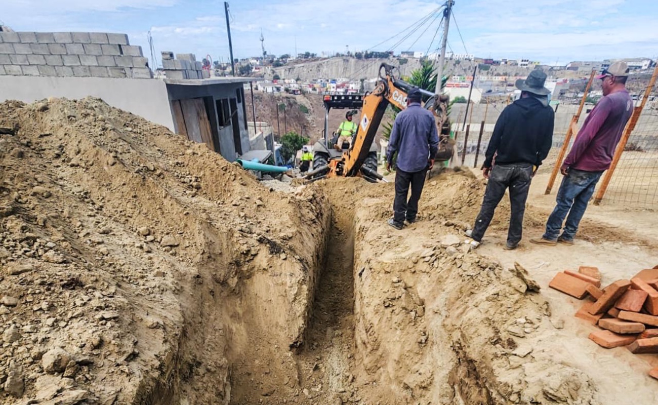 La obra de alcantarillado en Brisa Marina avanza al 60 % con 883 metros de tubería y 187 descargas, beneficiando a unas 150 familias.