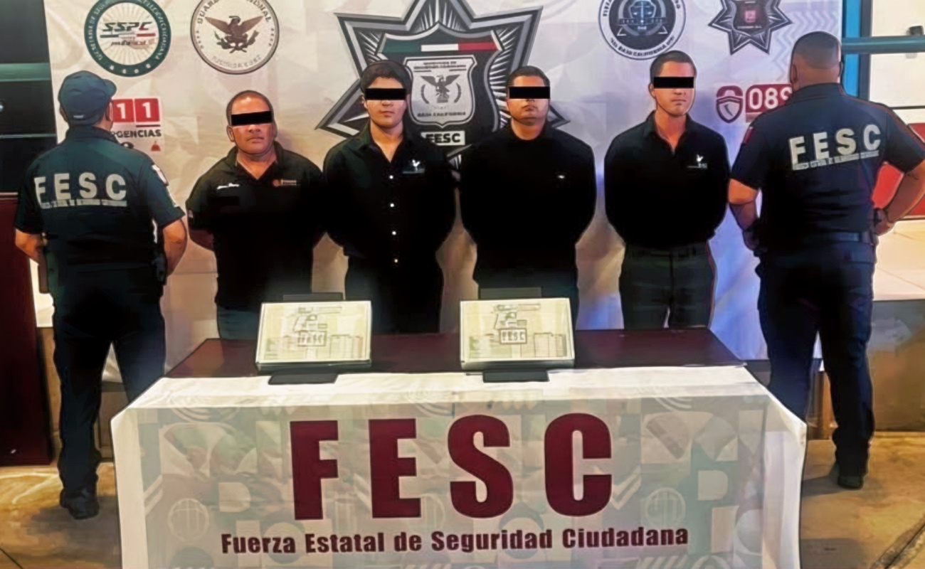 Detienen a falsos escoltas en posesión de arma de fuego