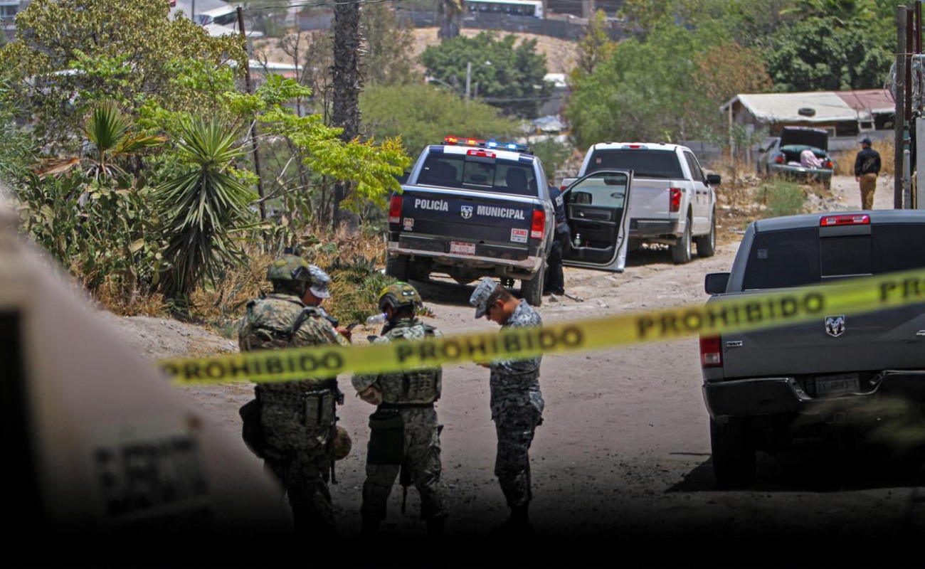 Hallan dos cuerpos en la cajuela de un vehículo en la colonia Reforma