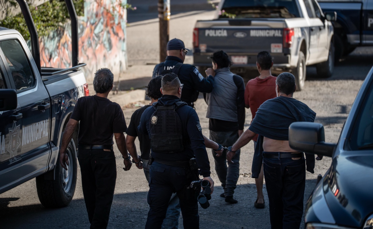 En operativo de búsqueda en la zona, se logró detener a 5 personas presuntamente relacionadas con este hecho.