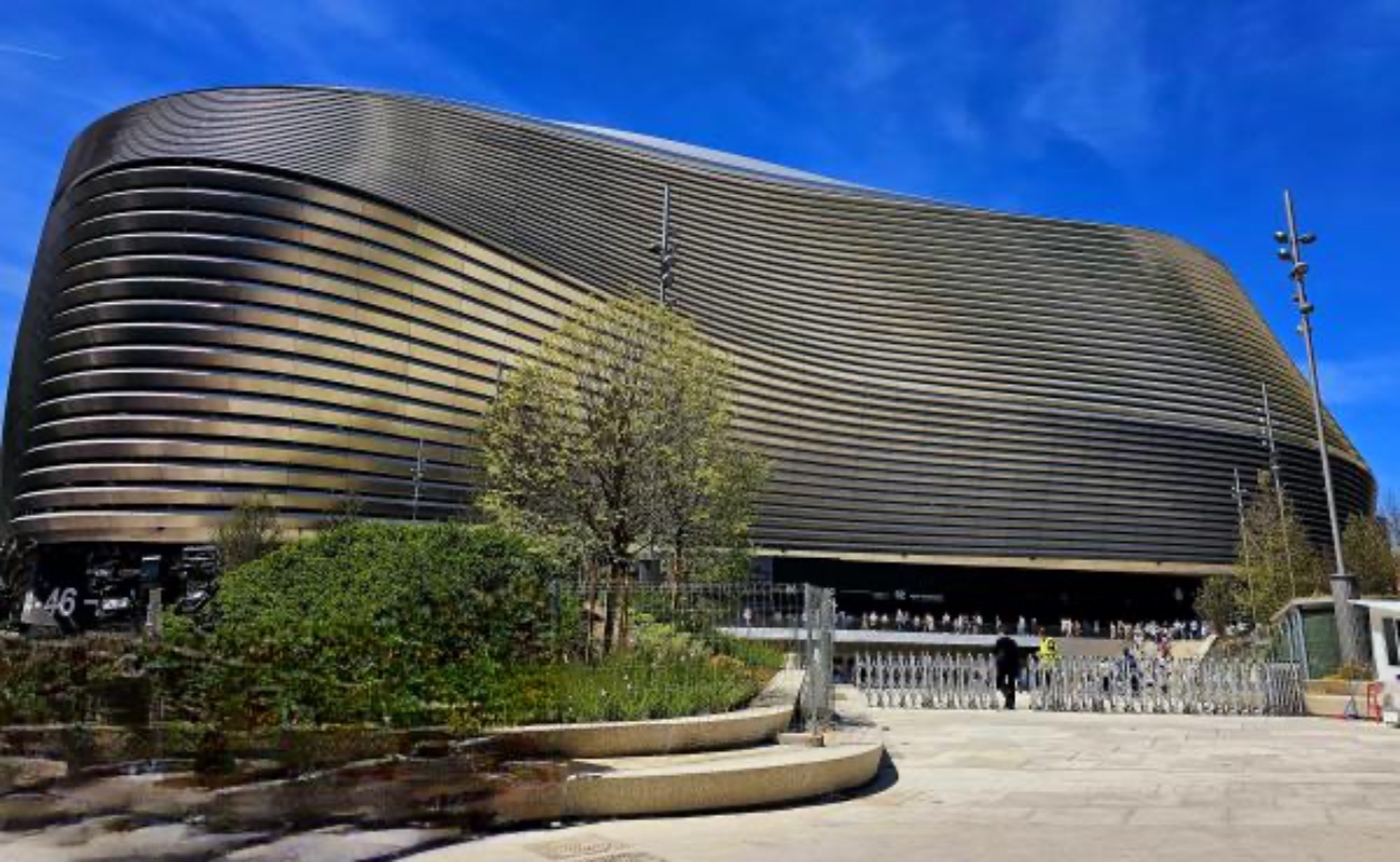 También hay 400 más en los palcos de honor, sky bar y las áreas de control e información, todas con una durabilidad estimada de 100 años.