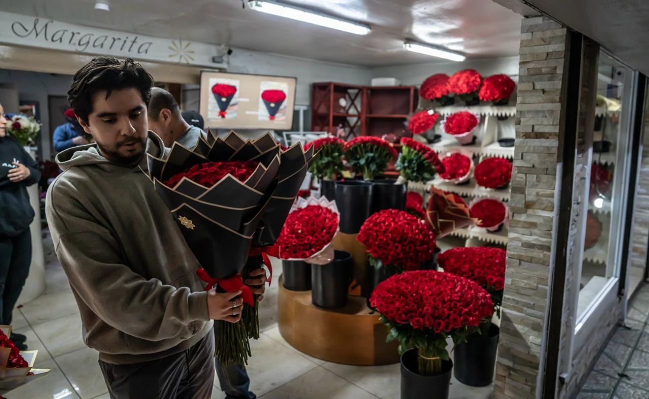 Al celebrarse el Día del Amor y la Amistad, florerías de la Zona Centro de Tijuana comenzaron con sus primeras ventas por la temporada.