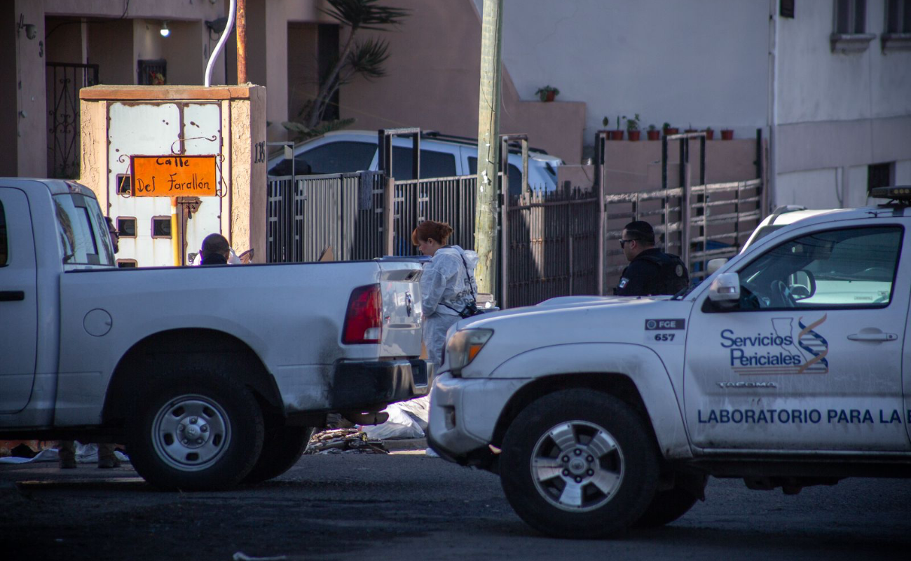 Hallan cuerpo calcinado en vía pública en Playas de Tijuana