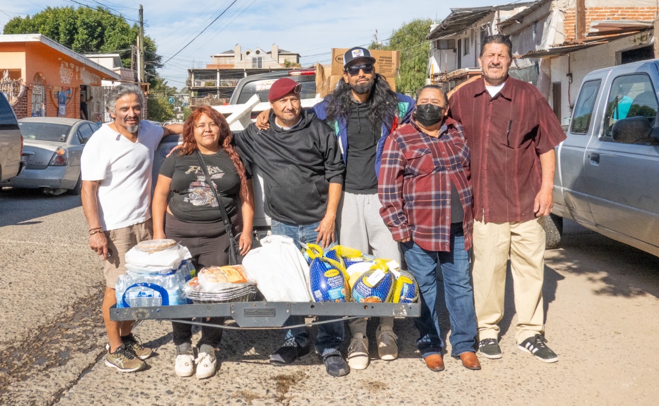 Un grupo de veteranos en Tijuana regaló pavos a otros veteranos deportados para celebrar el Día de Acción de Gracias La Casa de Veteranos en Tijuana organizó la entrega.