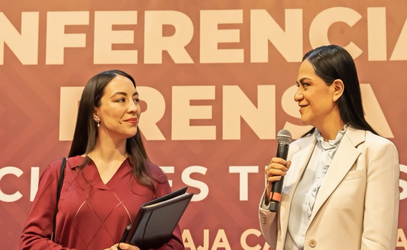 La presidenta nacional de Morena, Ariadna Montiel Reyes, y Julieta Ramírez.