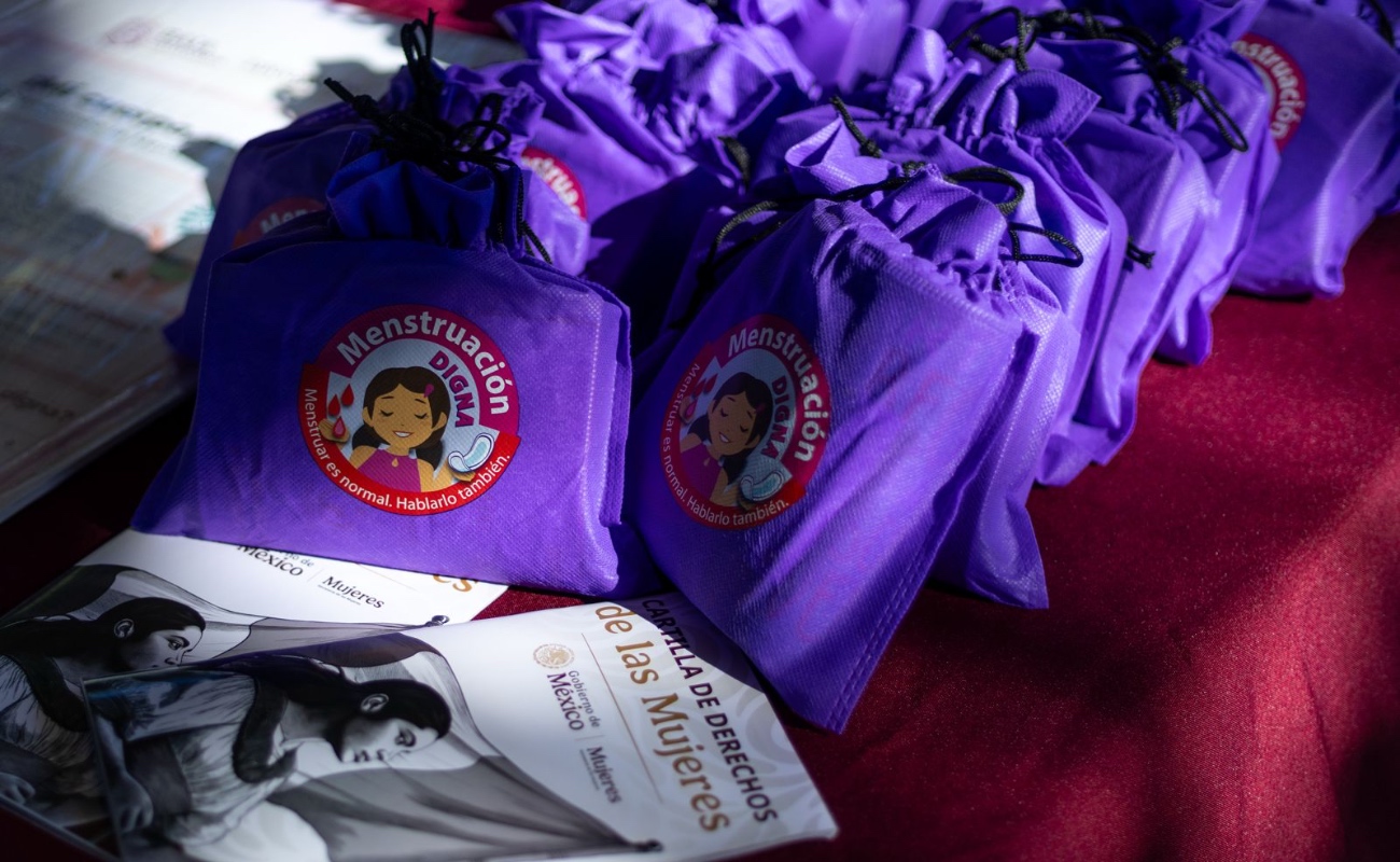 Entregan Secretarías de Educación y Salud kits menstruales a estudiantes de secundaria