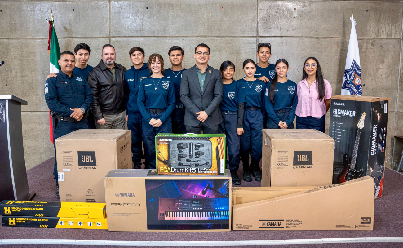 Entrega alcalde instrumentos a la Banda de Música de la Policía Juvenil de Tijuana